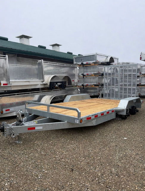 82 x 16 Auminun 5 ton low bed / Equipment  trailer bi fold gate