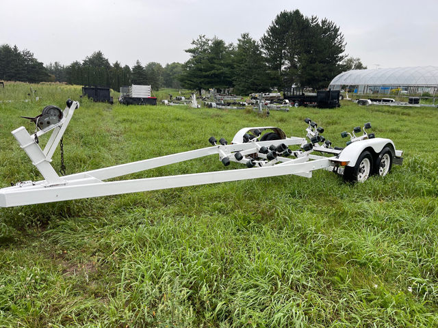 Used tandem axle boat trailer up to 22’